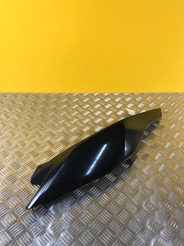 Cache latéral arrière sous